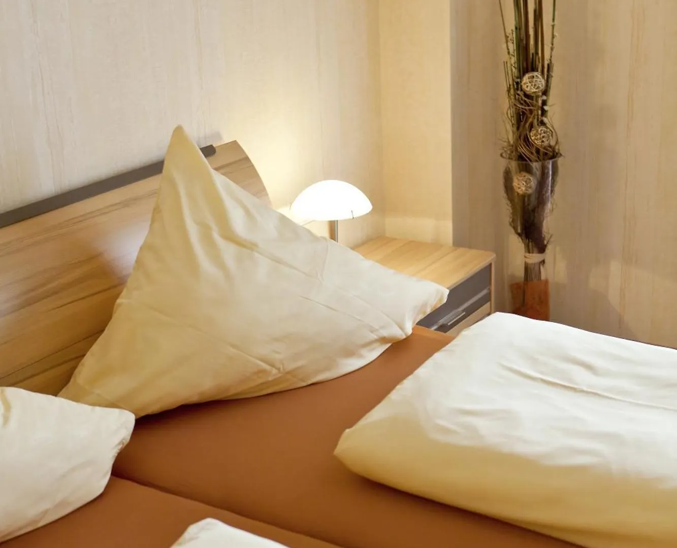 Pension Am Schlossberg Reichenberg  Guest house